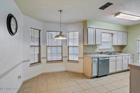 2038 Fox Cv E, Byram, MS 39272 photo 13