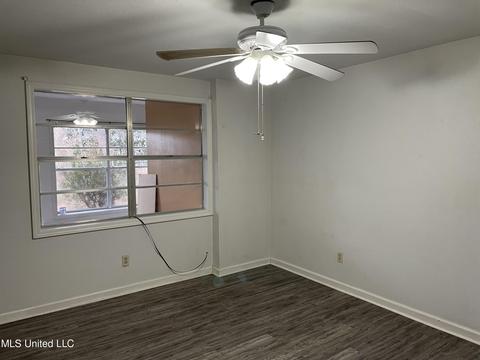 39 Lakeview Dr, Wiggins, MS 39577 photo 3