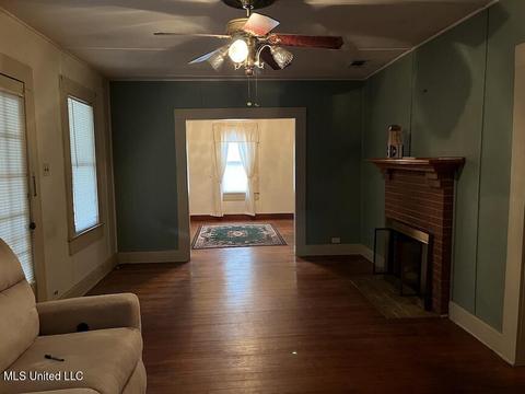 724 W Border Ave, Wiggins, MS 39577 photo 4