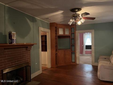 724 W Border Ave, Wiggins, MS 39577 photo 3