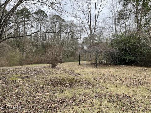 724 W Border Ave, Wiggins, MS 39577 photo 11