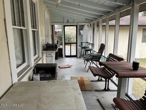 724 W Border Ave, Wiggins, MS 39577 photo 12