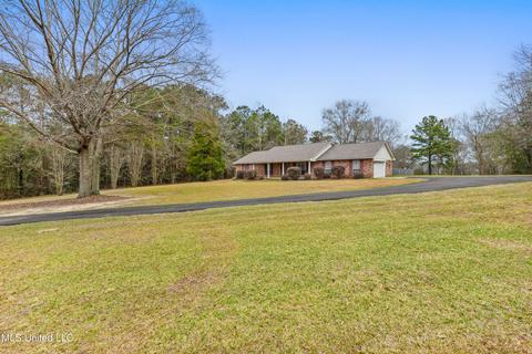 1661 Walton Ave, Wiggins, MS 39577 photo 3