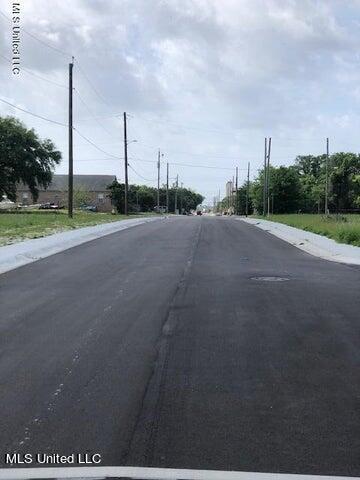183 Pine St, Biloxi, MS 39530 photo 1