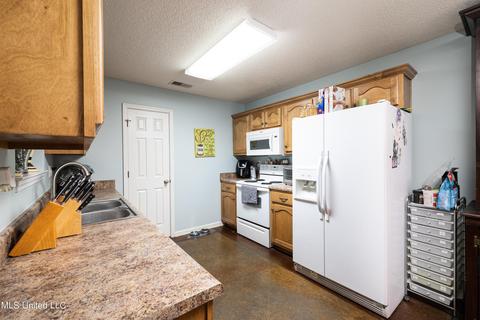 5860 E Bedford Loop Loop, Southaven, MS 38672 photo 8