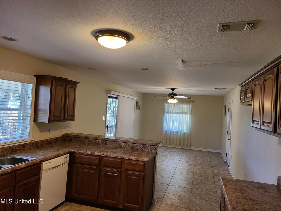  345 Franks Dr, Biloxi, MS 39531 photo 5