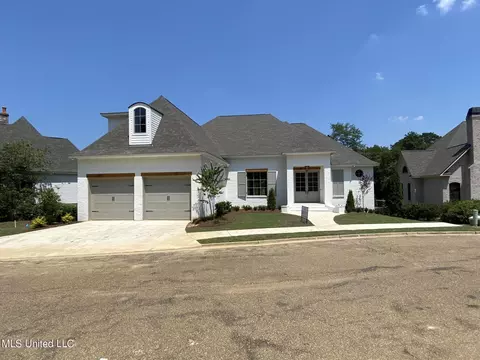 6 Eastparke Dr, Jackson, MS 39211