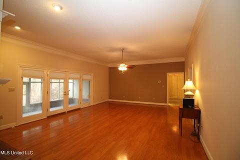 320 E Green T Lk, Hernando, MS 38632 photo 4
