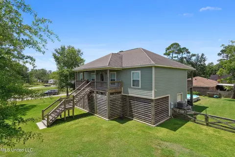 1005 Waveland Ave, Waveland, MS 39576