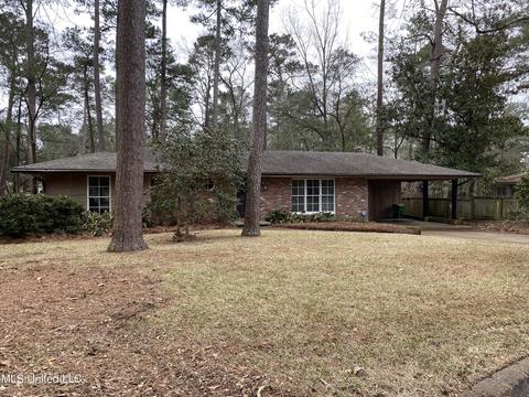 4026 Berkley Dr, Jackson, MS 39211 photo 1