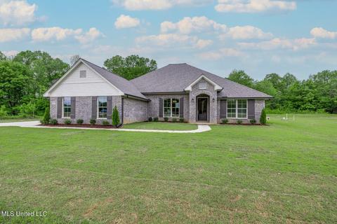 1075 N Pebble Cv, Byhalia, MS 38611