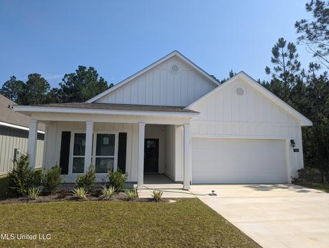 7768 Coral Ln, Ocean Springs, MS 39564
