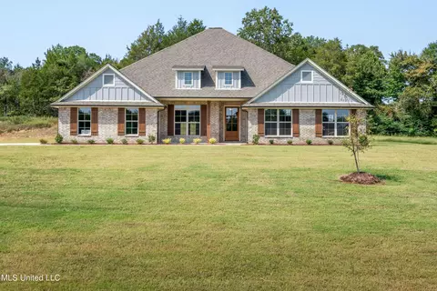 1291 Pebble View Dr, Byhalia, MS 38611