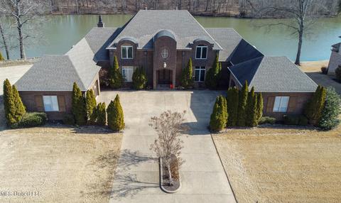 4710 Eiffel Ln, Nesbit, MS 38651
