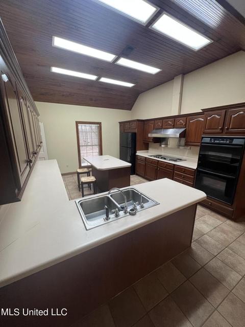 94 Semmes, Grenada, MS 38901 photo 8