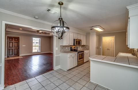 2032 S Cobblestone Cv, Brandon, MS 39042 photo 9