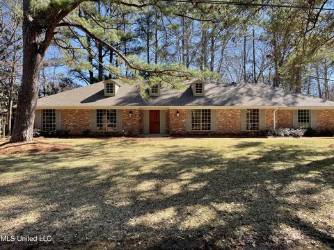 2229 Greenbriar Dr, Jackson, MS 39211 photo 1