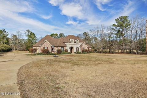 135 Hunter Trl, Florence, MS 39073 photo 3