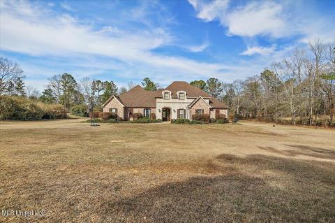 135 Hunter Trl, Florence, MS 39073 photo 2