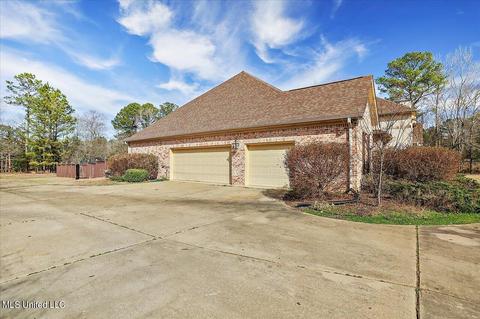 135 Hunter Trl, Florence, MS 39073 photo 5