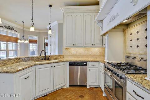 135 Hunter Trl, Florence, MS 39073 photo 17