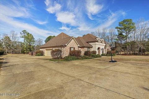135 Hunter Trl, Florence, MS 39073 photo 4