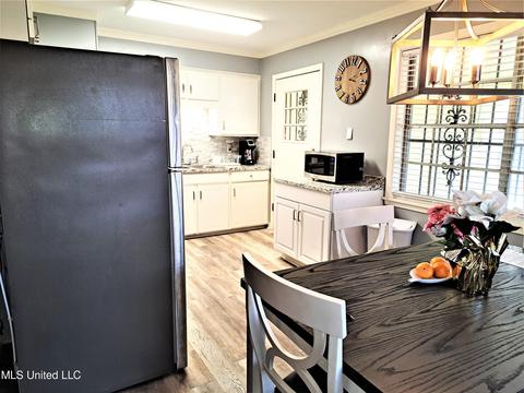 3521 Michael Clay Dr, Jackson, MS 39213 photo 2