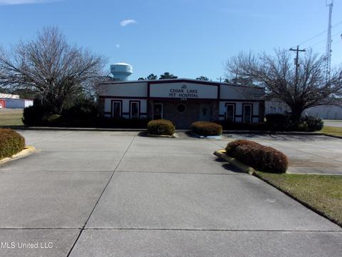 944 Cedar Lake Rd, Biloxi, MS 39532