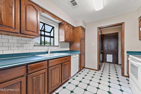 405 Saint Augustine Ave, Long Beach, MS 39560 photo 8