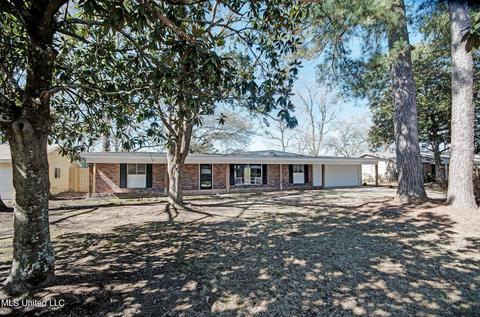 5261 Wayneland Dr, Jackson, MS 39211 photo 1