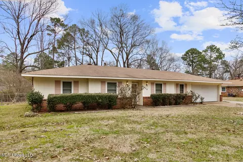 906 Dogwood Dr, Clinton, MS 39056