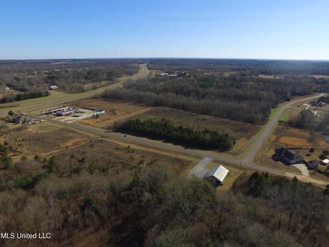 1 Hawkins St, Flora, MS 39071 photo 4