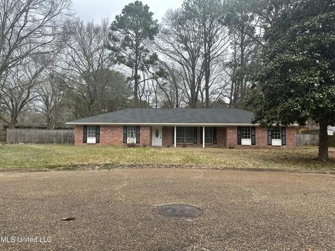 140 Beechcrest Dr, Jackson, MS 39211