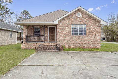 6706 Omaha St, Biloxi, MS 39532