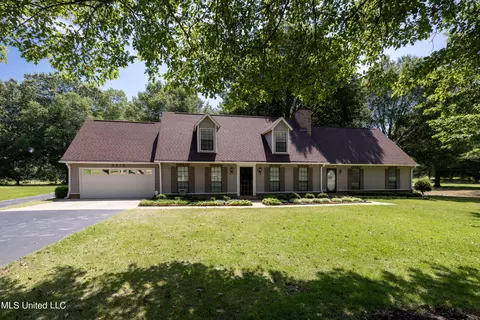8410 Oakwood Ln, Olive Branch, MS 38654