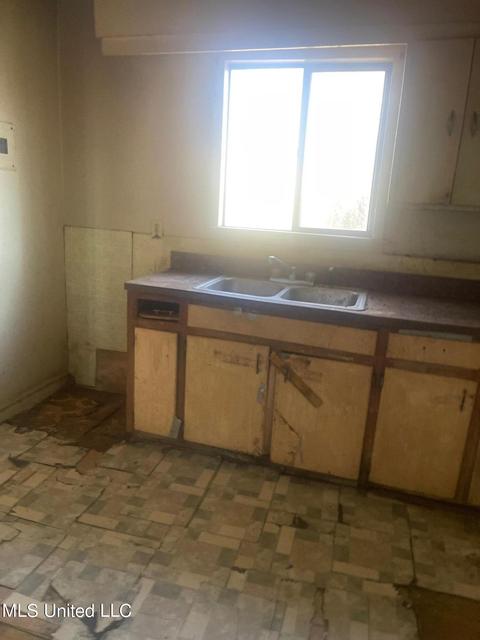 3104 Sears St, Jackson, MS 39213 photo 4