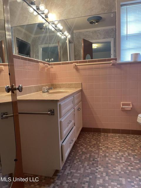 671 Daniel Cir, Jackson, MS 39212 photo 5