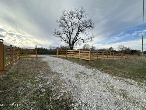 Shamrock Loop, Byhalia, MS 38611
