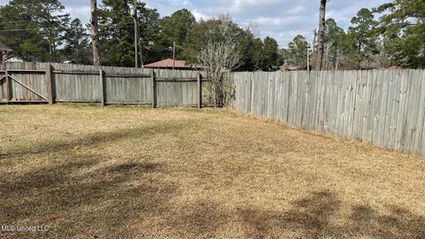 211 Greenview Dr, Forest, MS 39074 photo 3