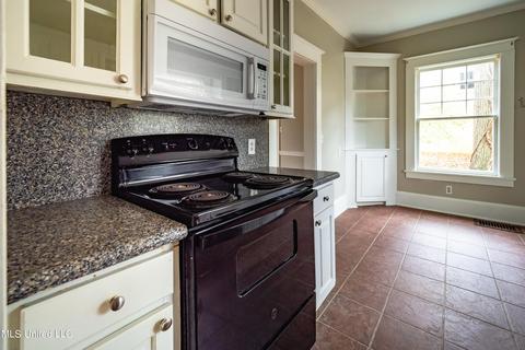 818 Fairview St, Jackson, MS 39202 photo 17