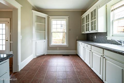 818 Fairview St, Jackson, MS 39202 photo 13
