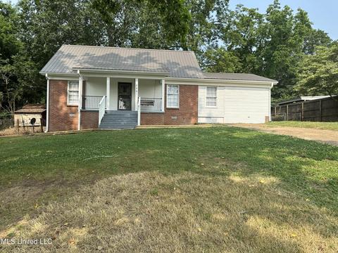 330 Cedar Dr, Holly Springs, MS 38635