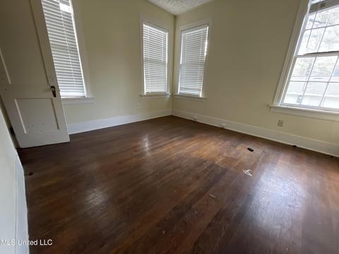 901 Fairview St, Jackson, MS 39202 photo 4