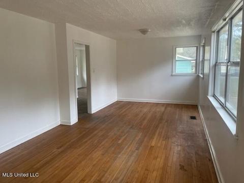 340 Barnes St, Jackson, MS 39206 photo 2