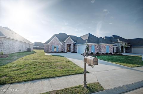 1123 Old Court Xing, Flowood, MS 39232