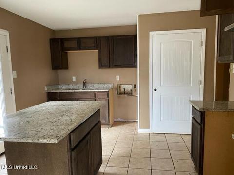 3901 Juniper St, Moss Point, MS 39563 photo 2