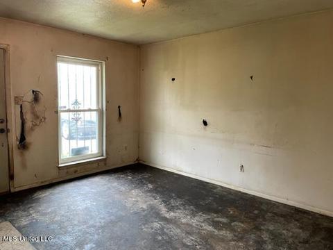 3901 Juniper St, Moss Point, MS 39563 photo 4