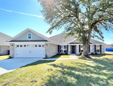 6213 Diamond Ln, Biloxi, MS 39532