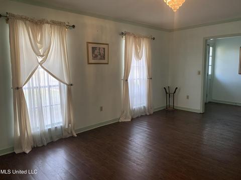 2726 Hemingway Cir, Jackson, MS 39209 photo 3