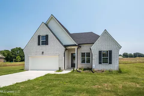 108 Ethelyn Smith Dr, Senatobia, MS 38668